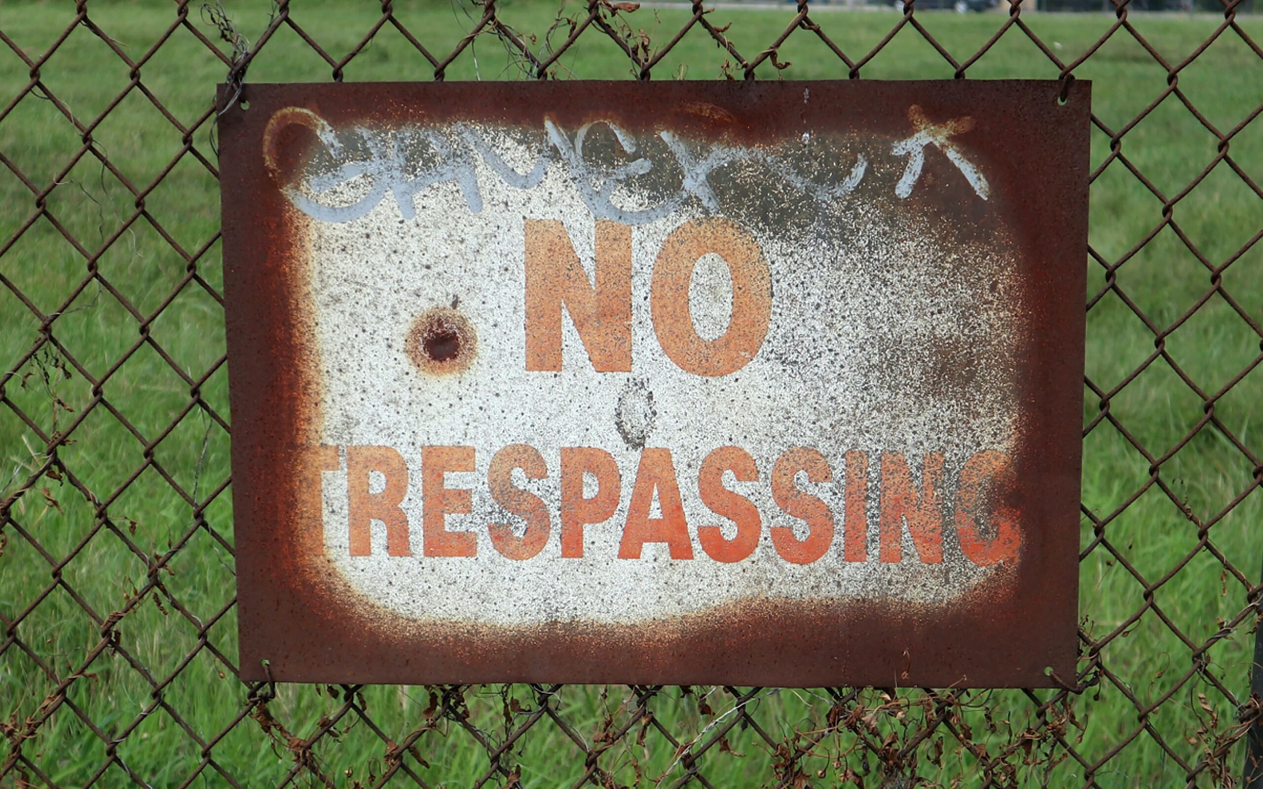 no trespassing sign